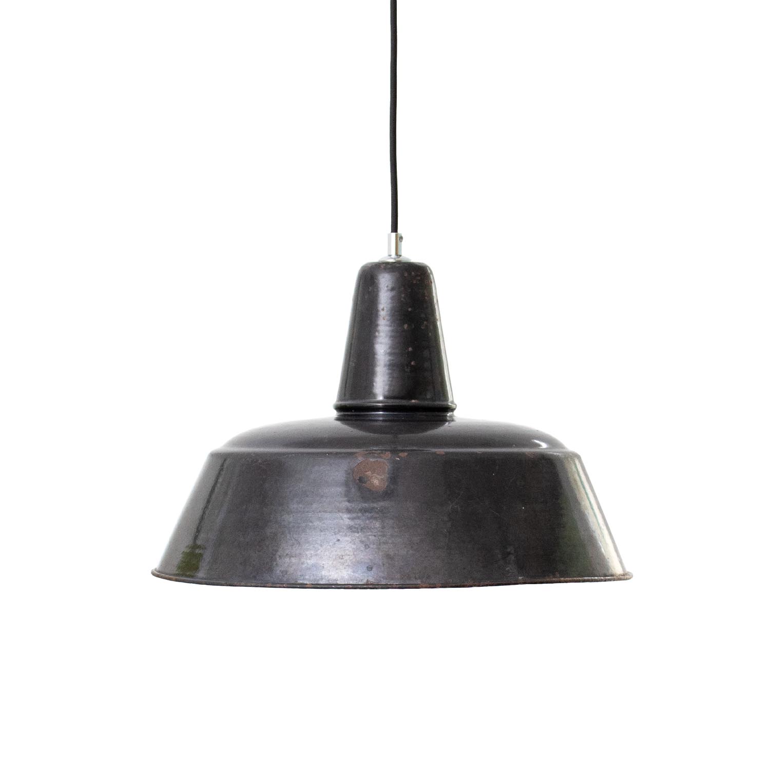 Alte matt schwarze Bauhaus Fabriklampe mit Patina Ø 39 cm