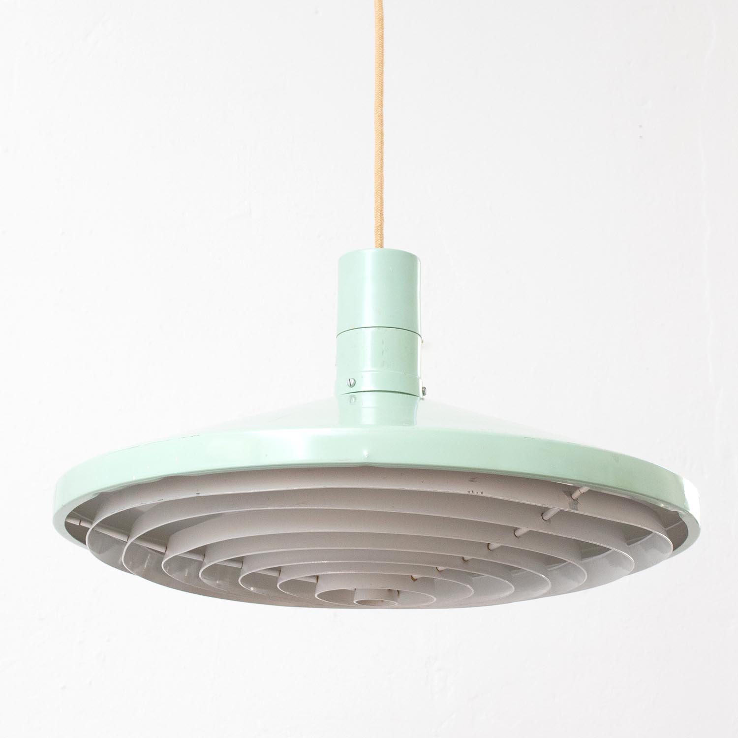 DDR Designklassiker große Pendelleuchte P 605 (Wolfgang Dyroff / PGH Halle) – Pastellgrün