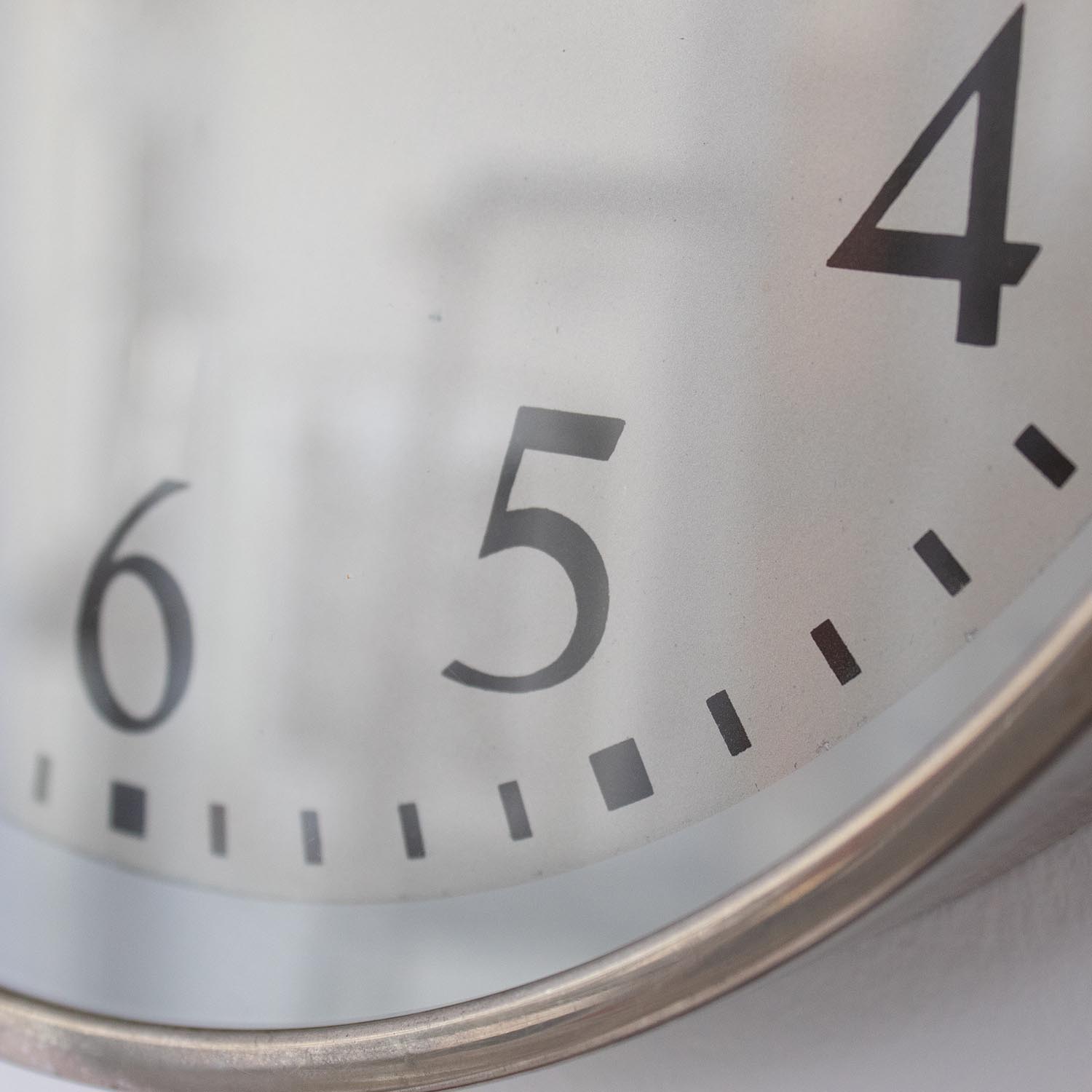Minimalistische Siemens Fabrikuhr Wanduhr ø 28 cm von ca. 1950