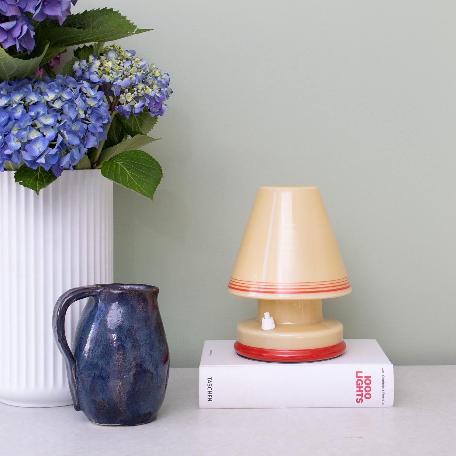 Kleine Art-Déco Glas Tischlampe aus Frankreich Kleine Art-Déco Glas Tischlampe aus Frankreich
