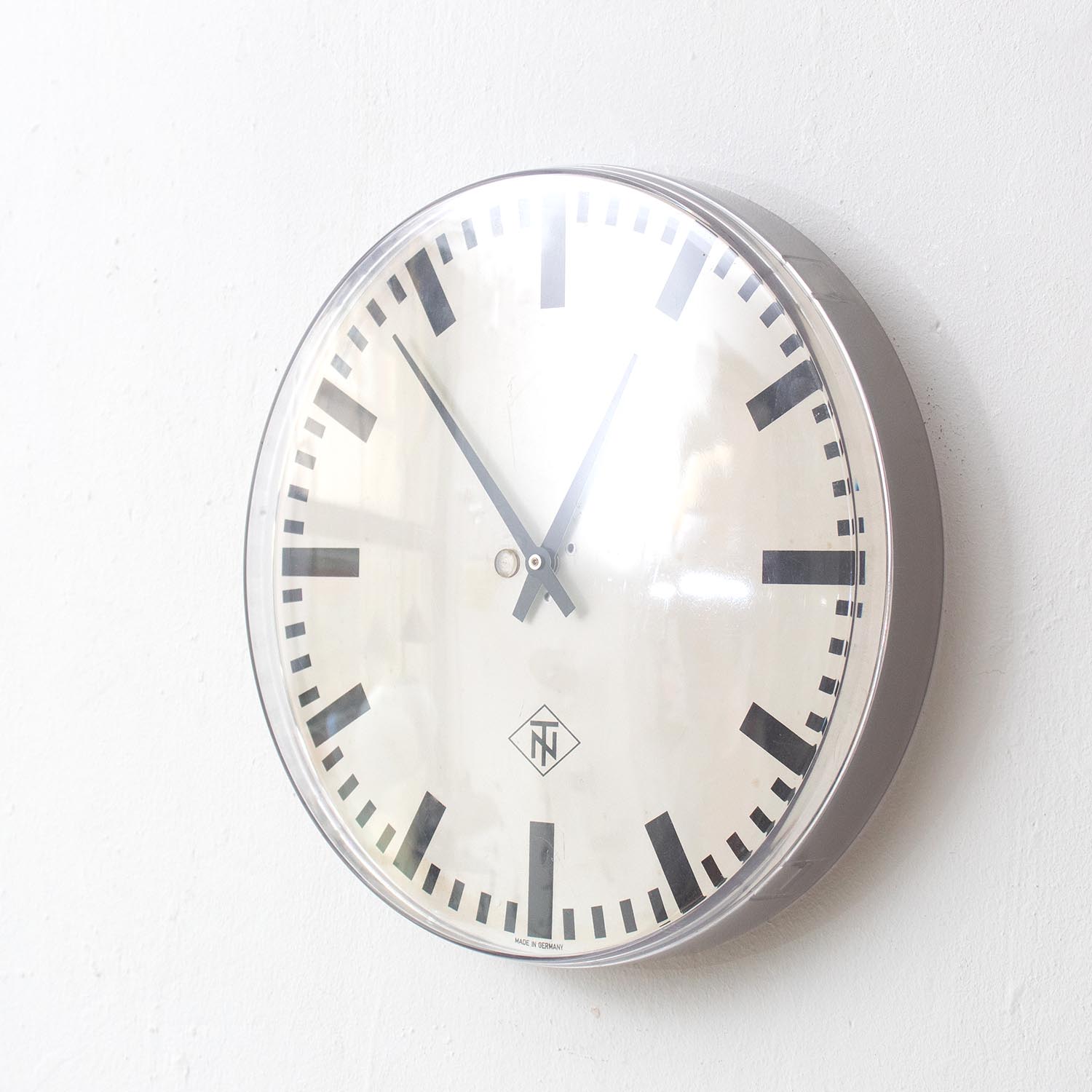 Alte T&N Fabrikuhr ø 31 cm Industrieuhr aus Acrylglas Uhr