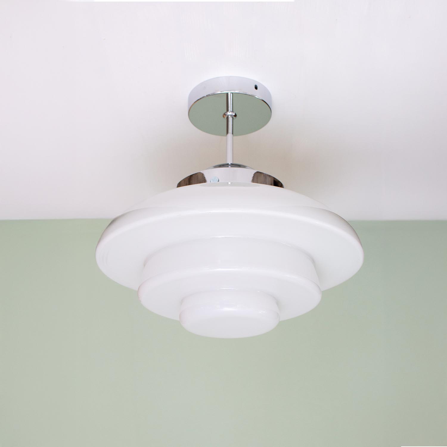 Alte Bauhaus getreppte Opalglas Deckenlampe 1930er Ø 36 cm