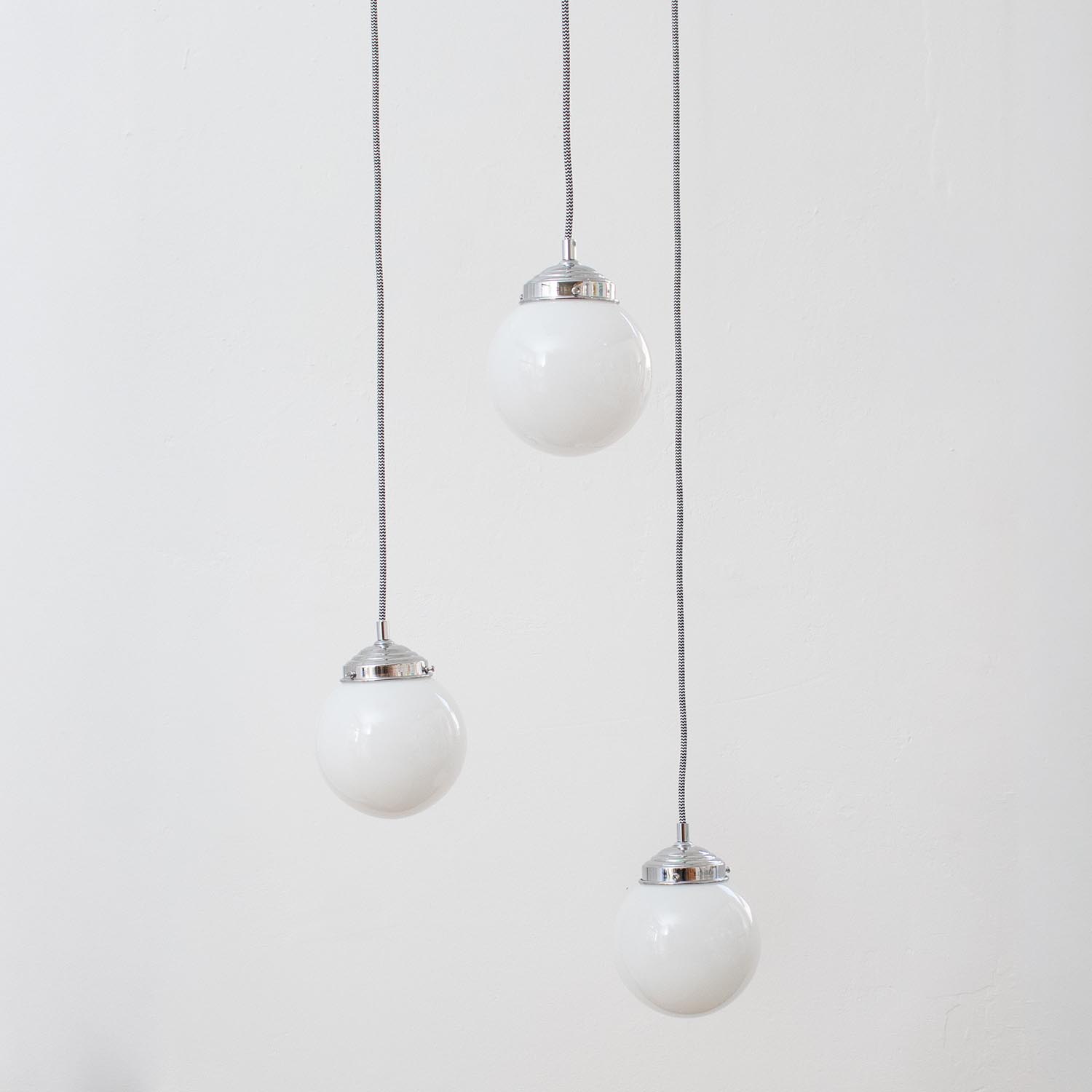 Art Déco Kaskade Leuchte 3-flammig Globe Opalglas Kugel