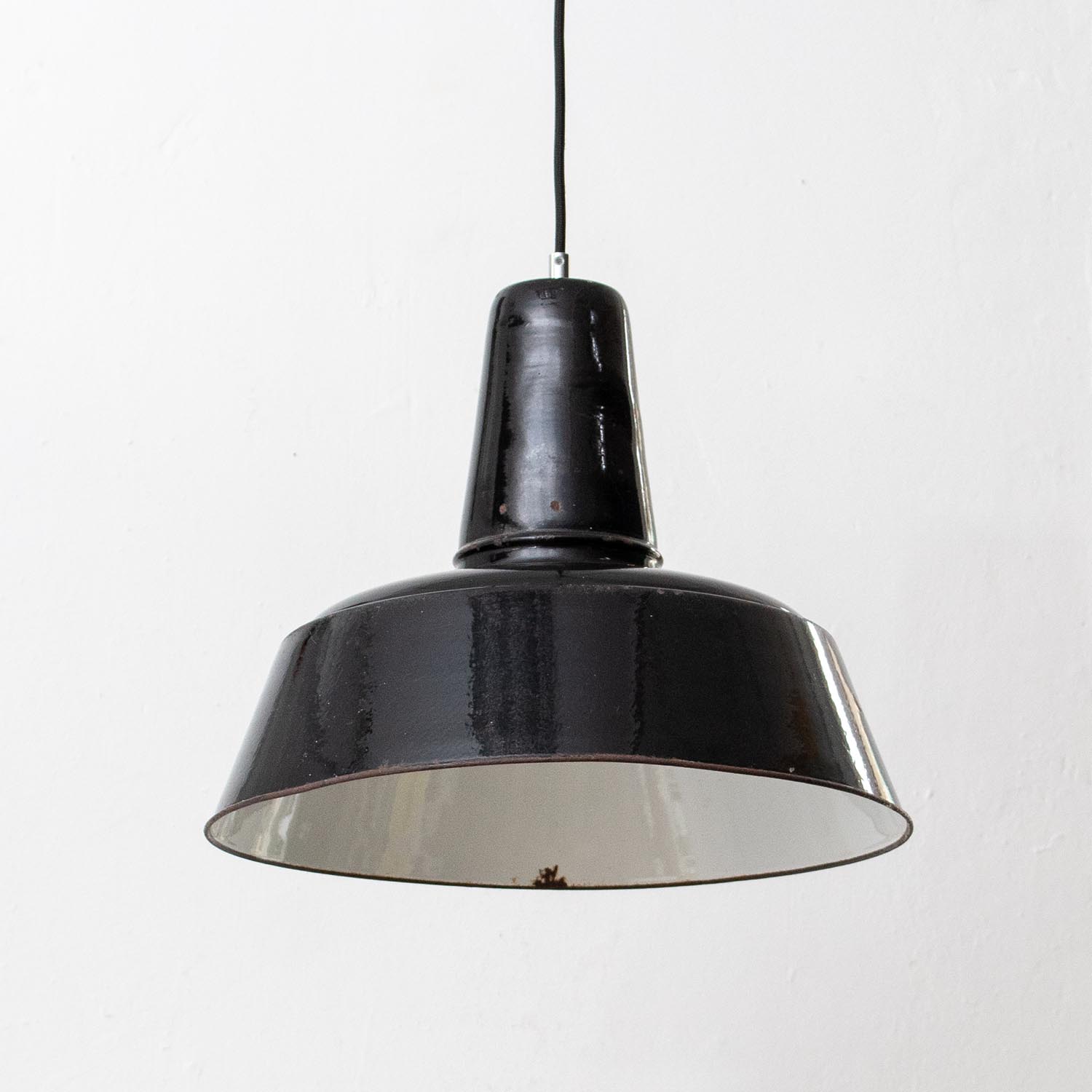 Alte satt schwarze Bolich Bauhaus emaillierte Fabriklampe Ø 40 cm