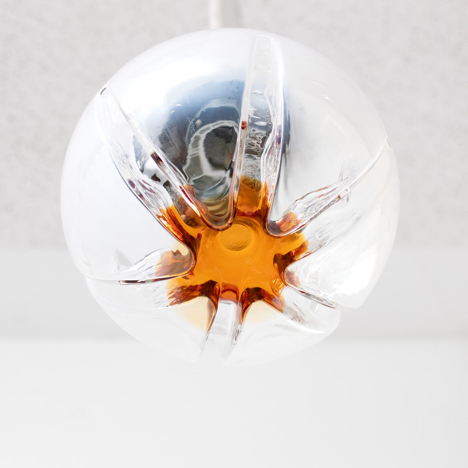 Mid-Century Murano Glas Kugel-Pendelleuchte – Mundgeblasenes Glas mit Bernsteineinschmelzung (1970er)