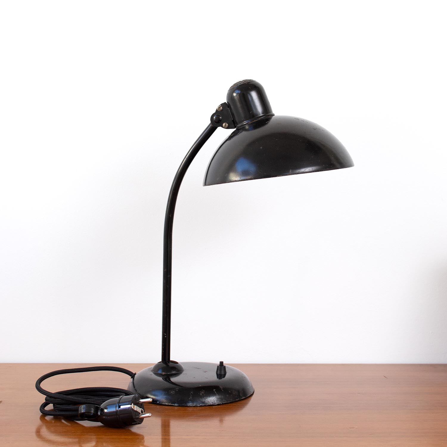 Original Kaiser Idell Tischleuchte 6556 – Schwarze Bauhaus Schreibtischlampe (Christian Dell)