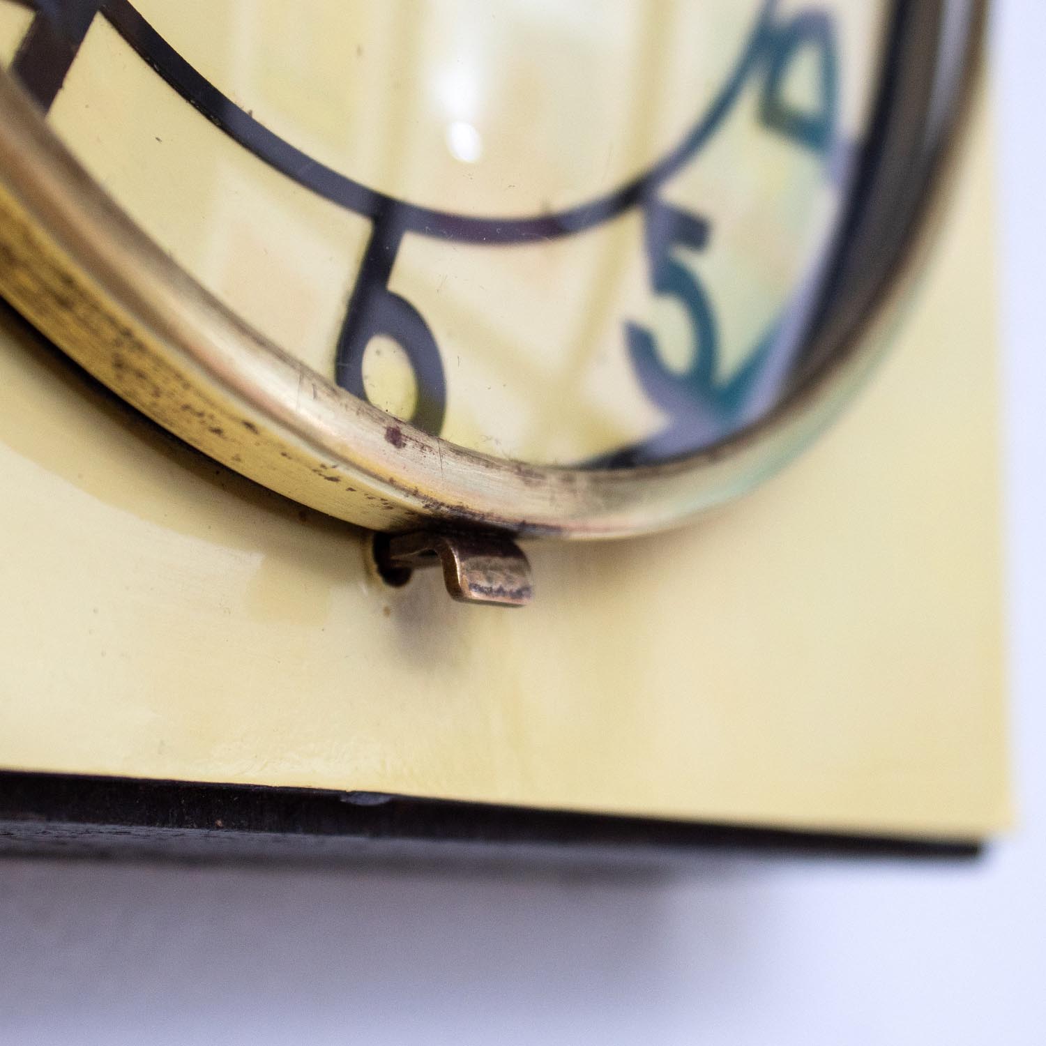 Alte gelbe Holz Wanduhr "Vedette" aus Frankreich Uhr