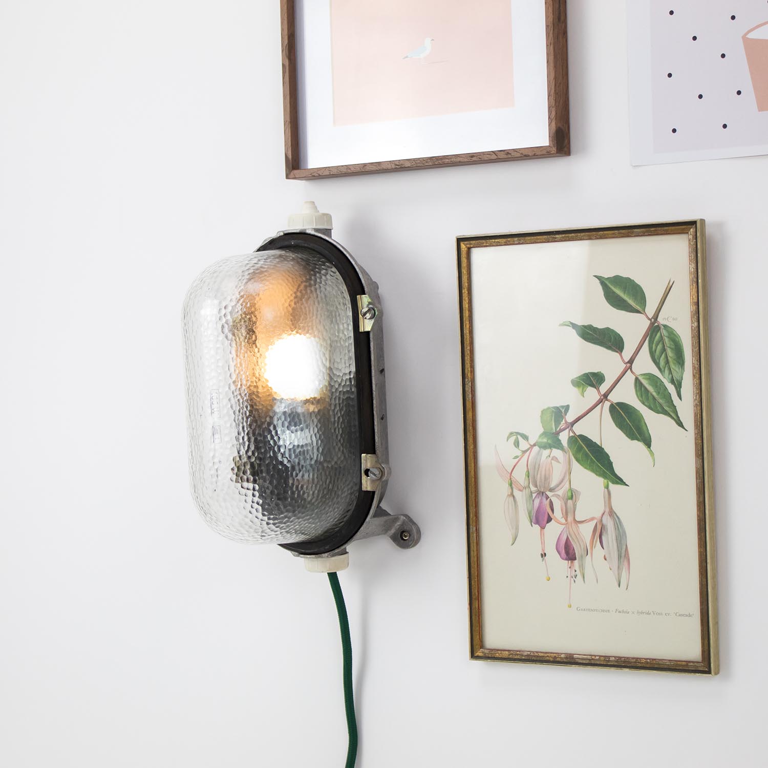 Vintage Industrial Wand- / Deckenlampe mit Glaskolben "Schildkröte" ehemalige DDR