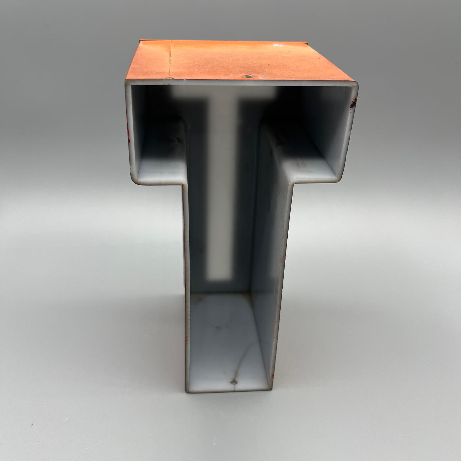Vintage Buchstabe -T- Rot Acryl 20 cm Leuchtbuchstabe