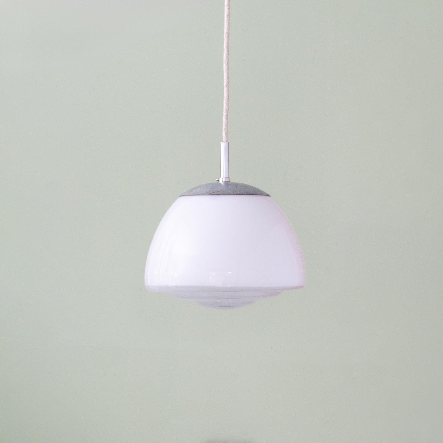 Sehr alte Art-Déco Opalglas Hängelampe getreppt Ø 22 cm