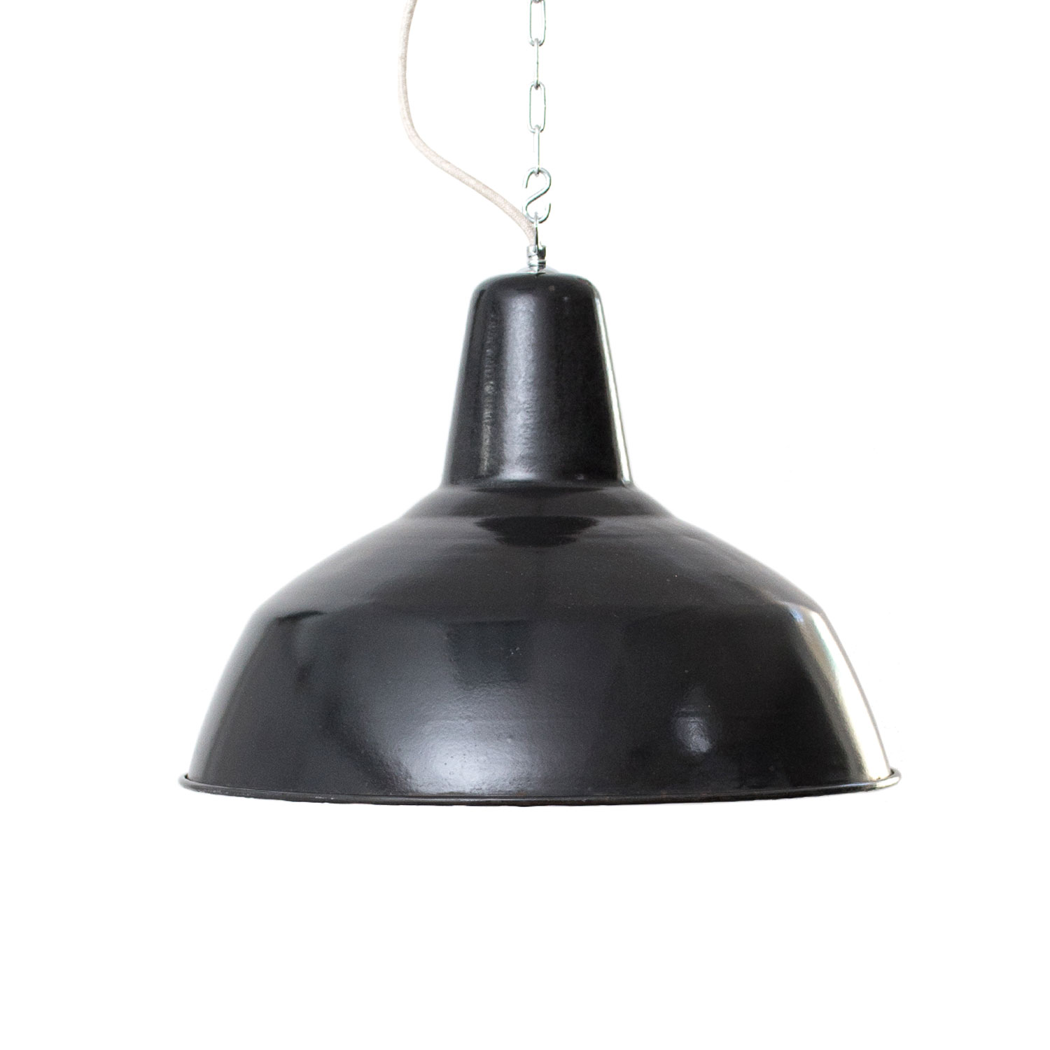SW11931 Alte große schwarz-graue Emaille Industrielampe Ø 45 cm aus der Bretagne