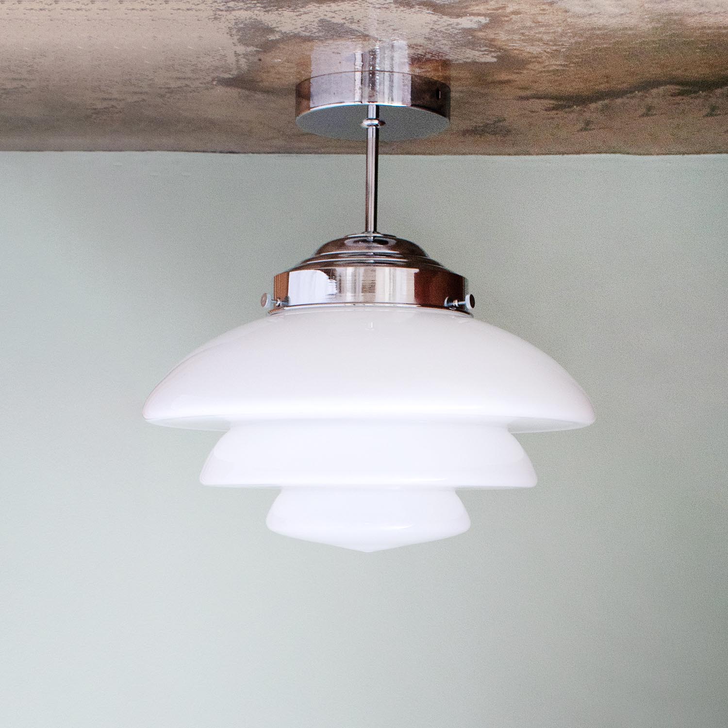 Alte Bauhaus getreppte Opalglas Deckenlampe 1930er Ø 36 cm