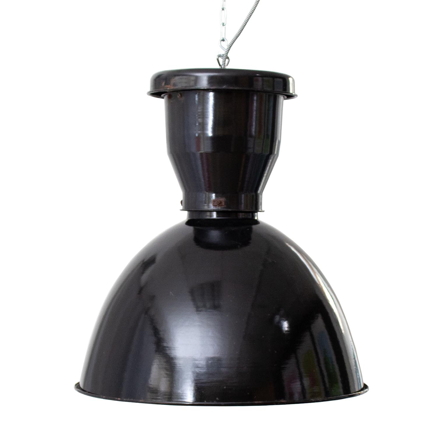 Alte sehr große schwarze emaillierte Fabriklampe Ø 49 cm, H 55 cm aus Frankreich Alte sehr große schwarze emaillierte Fabriklampe Ø 49 cm, H 55 cm aus Frankreich