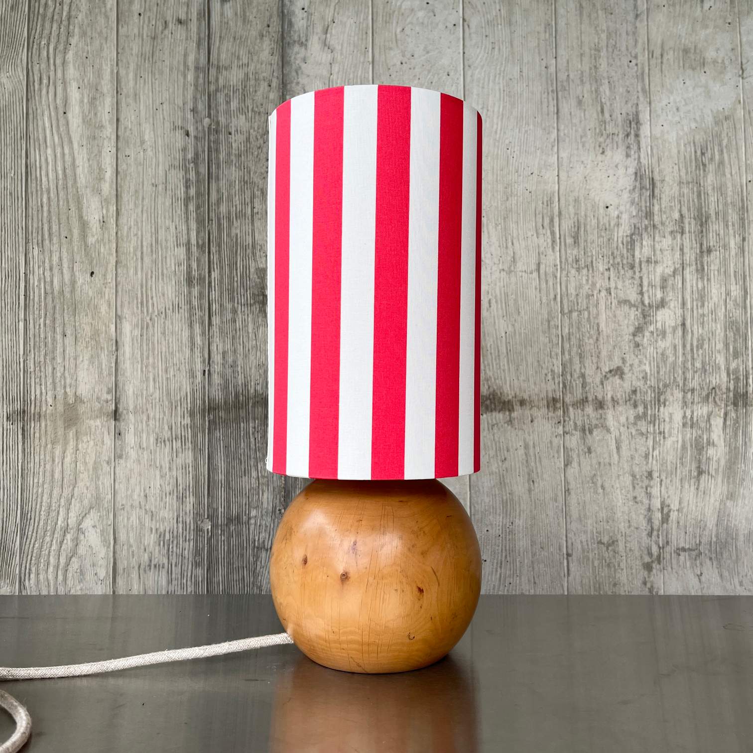 Vintage Holzkugel Tischlampe | Lampenschirm Capri Rot-Weiß gestreift 38 cm