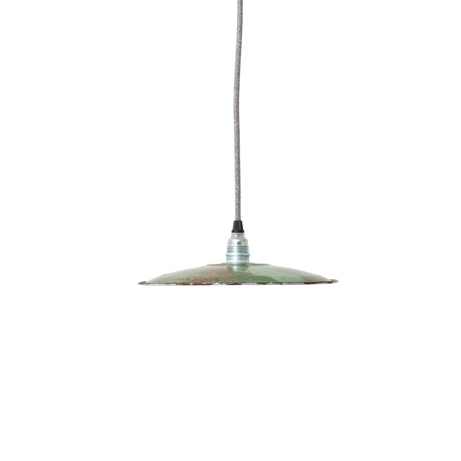 Flache grüne Emaille Hängelampe Ø 24 cm mit Patina aus Frankreich